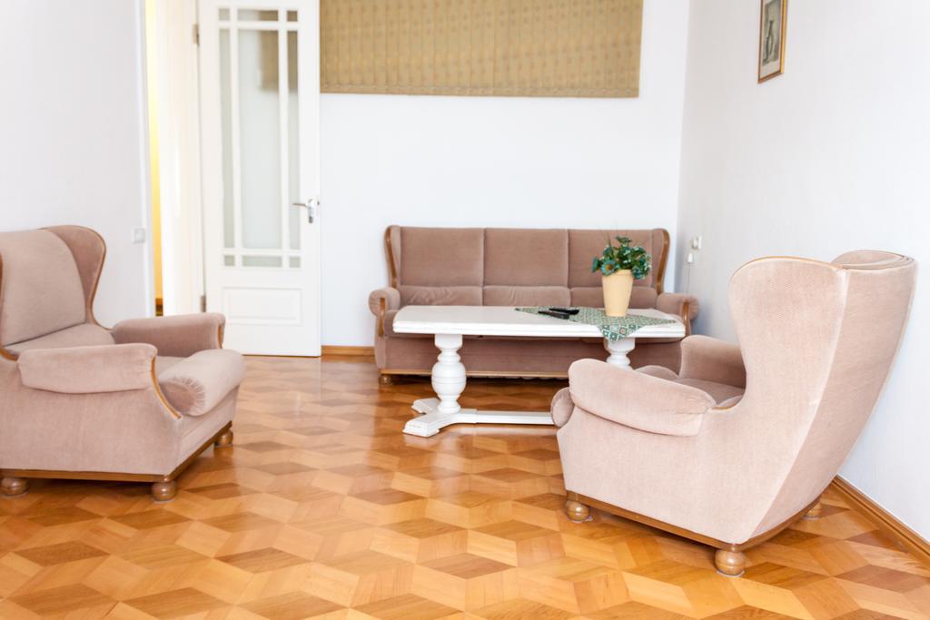 Apartment Janashia Tbilisi Buitenkant foto